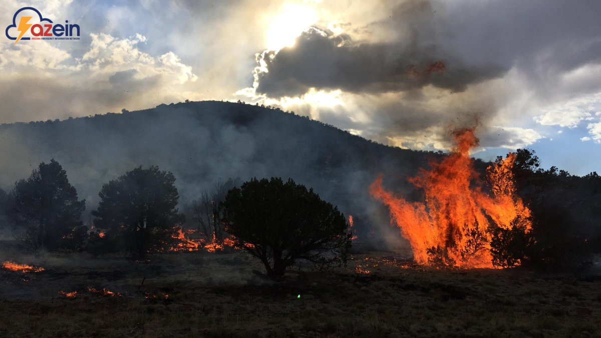🔥 Track wildfires in real-time! The  Wildfire Response Dashboard 📡 gives you:
📍 Live wildfire maps
🚨 Official response updates
📡 Verified emergency info

📲Check it out here: experience.arcgis.com/experience/08d…

#WildfireResponse #AZFires #StayInformed #BePrepared 🔥