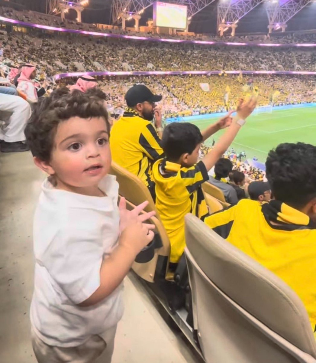 تـايقر tweet media