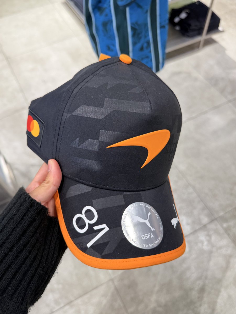 oscar's special cap for mclaren's 1000th gp! 

📸: <a href="/mixxiwmoa/">hakita⁶³ #GR1ND</a>, <a href="/seungmoeyes/">faa 😹</a>