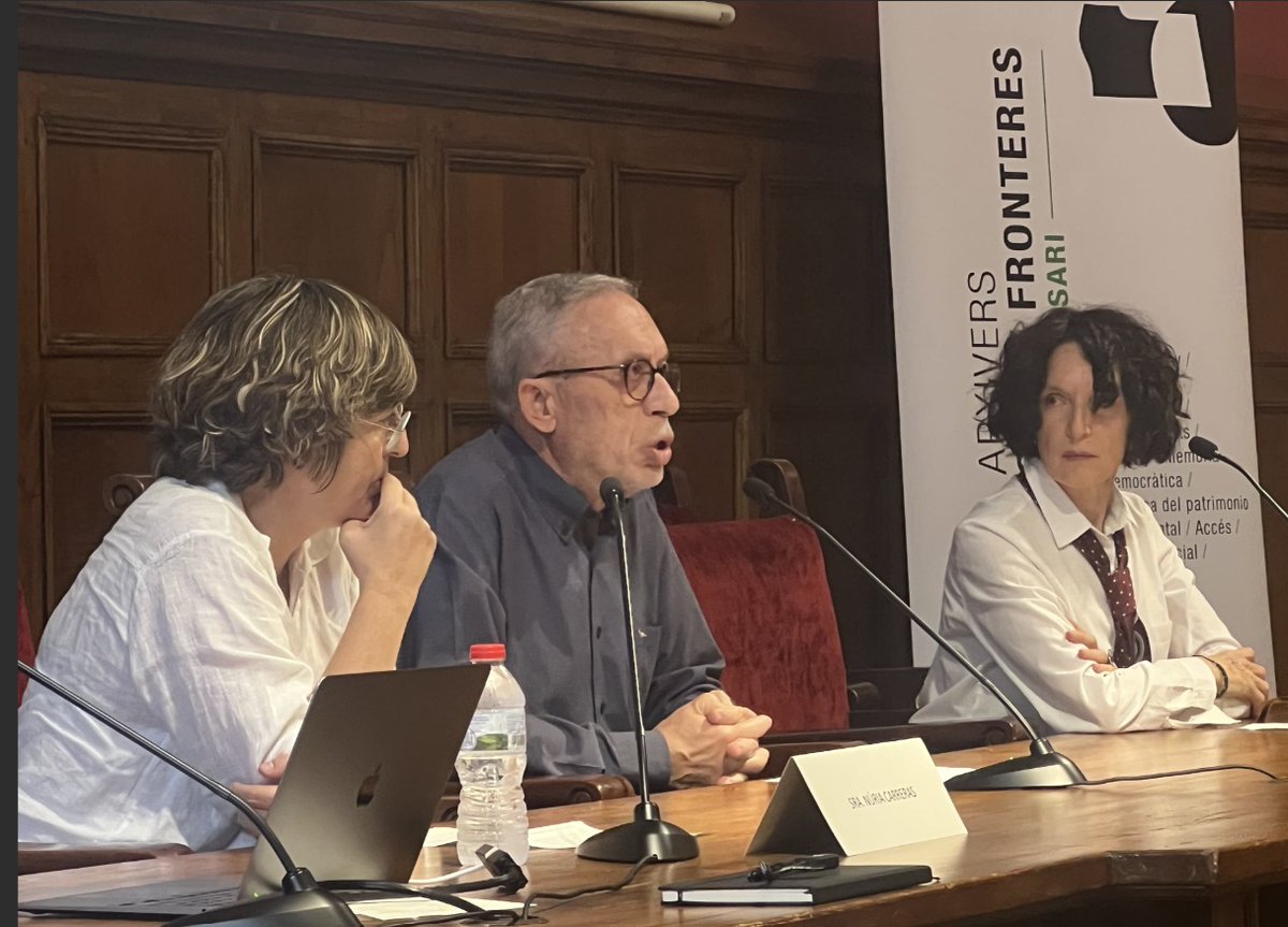 ArxiversSF's tweet photo. 🟧🟢 L'#arxivística catalana i, en concret, l'Associació d'Arxivers sense Fronteres estem d'enhorabona! I és que enguany s'ha concedit la 𝗖𝗿𝗲𝘂 𝗱𝗲 𝗦𝗮𝗻𝘁 𝗝𝗼𝗿𝗱𝗶 al seu fundador i primer president: @AlberchRamon. 

Des d’#AsF volem felicitar-lo per aquest reconeixement. https://t.co/wdYUENwMKt