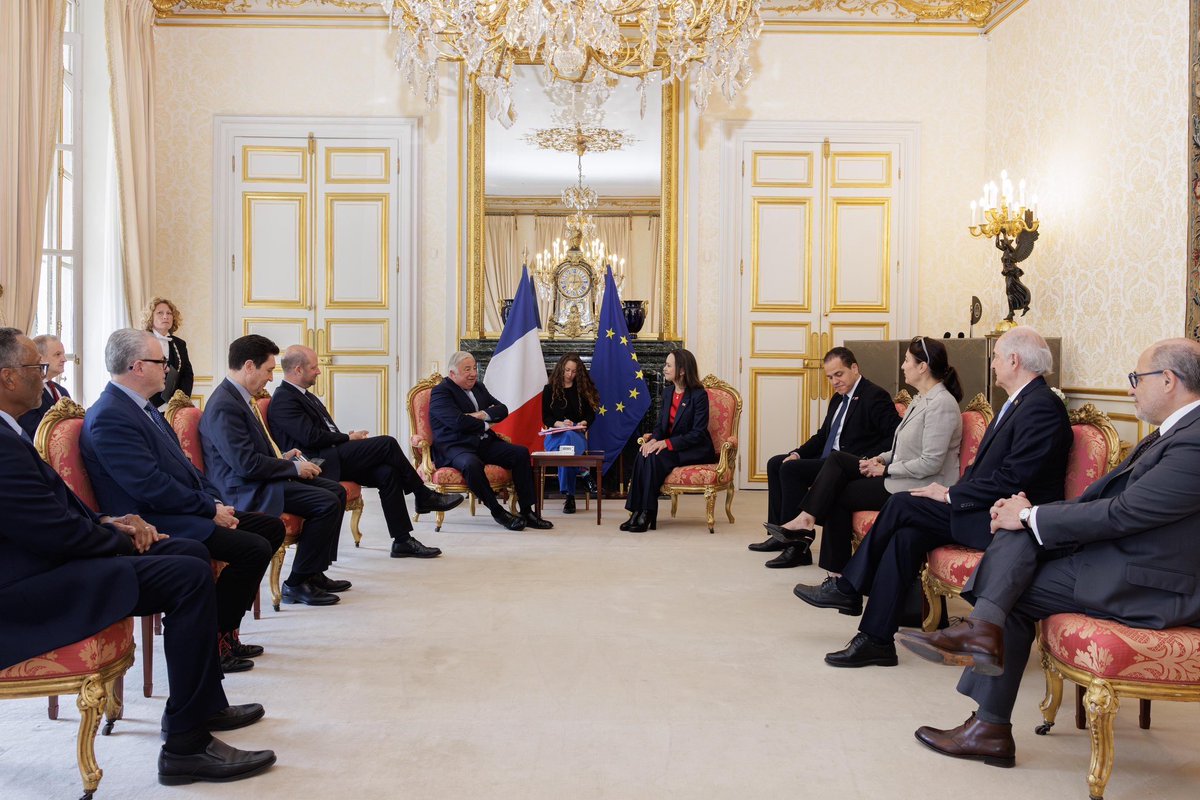 OlivierCadic's tweet photo. Un honneur et une source d’inspiration d’échanger avec @MariaCorinaYA, Prix Nobel de la Paix.
Merci pour ses encouragements à poursuivre ensemble le combat pour la liberté et la démocratie. Ses mots résonnent comme un appel à l’action : "La liberté se conquiert chaque jour» 🇫🇷🇻🇪 https://t.co/YusANeuEdf