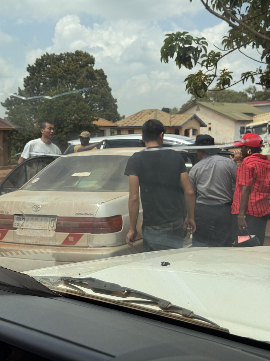 DoudouOmari2's tweet photo. @mediacongo @LouisWKabamba Ces étrangers passent officiellement par Vurra, et  ils sont reconnus pas l’Etat https://t.co/PkErrGBjXJ