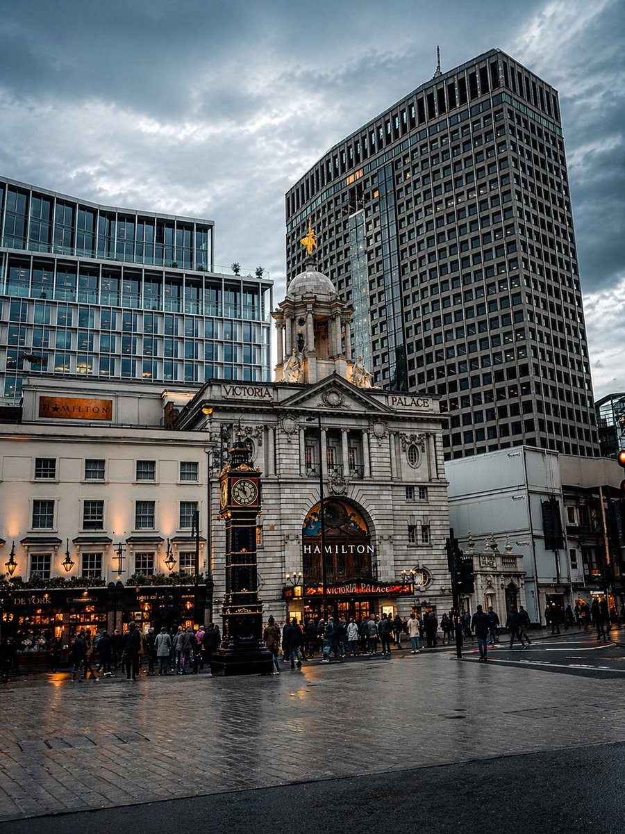 bxns_hyfr's tweet photo. Just my commute through Victoria Street, London 📸 https://t.co/0ueXg73YkL