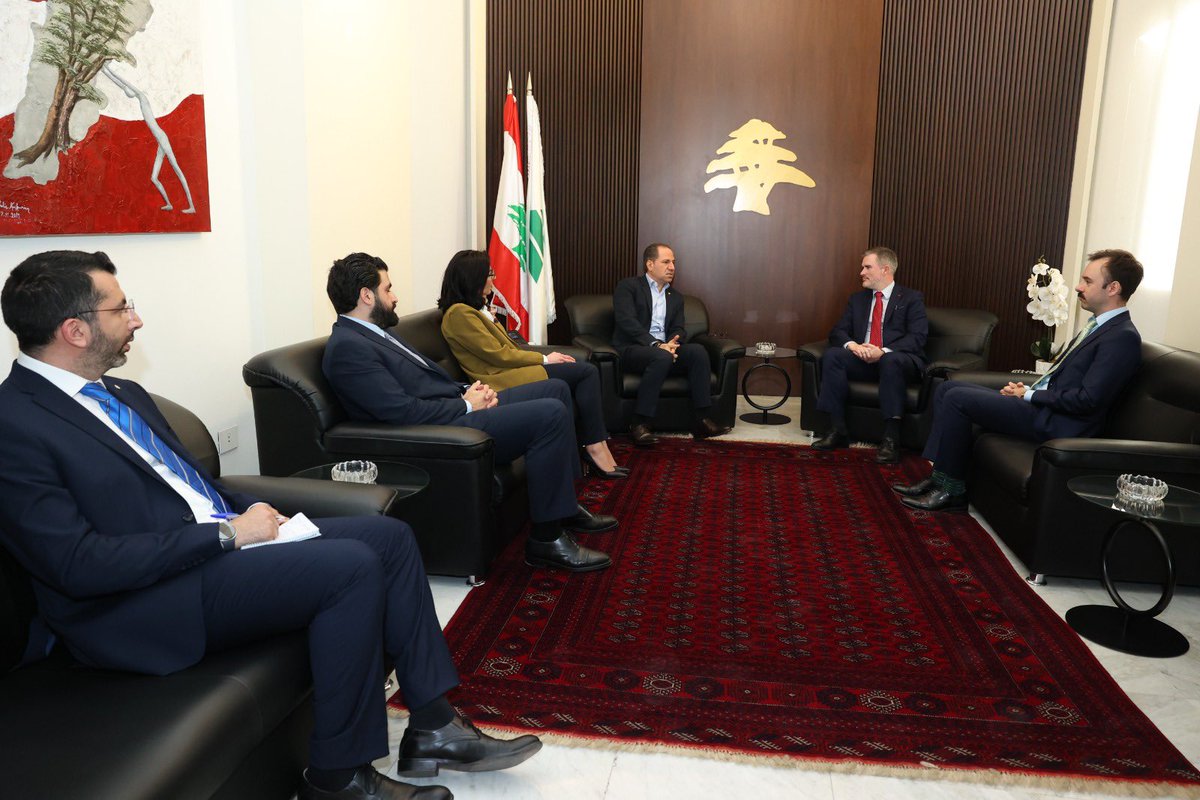 لقاء سفير كندا في لبنان غريغوري غاليغان، والتأكيد على دعم المسار التفاوضي الذي تنتهجه الدولة اللبنانية بهدف إيجاد مخرج للأزمة الحالية