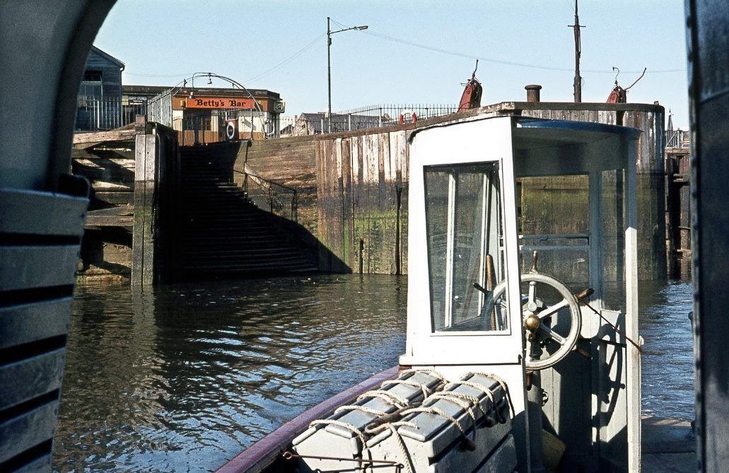 oakroyd's tweet image. #Shoap - Betty's Bar, Lancefield Quay at Finnieston, #Glasgow 1975.
(Glasgow Chronicles)