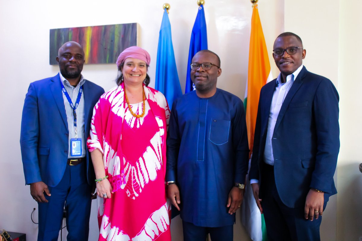 OIMNiger's tweet photo. Nous avons accueilli le Représentant de l’@unfpaniger pour une séance de travail axée sur nos actions conjointes et de nouvelles pistes de collaboration.

Protection, santé essentielle, autonomisation des jeunes et des femmes : un partenariat renforcé au service des communautés. https://t.co/0czIvbCxvq