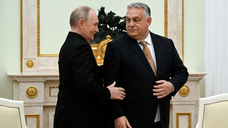 😀😃😄😁  VIKTOR ORBÁN . . . ME ALEGRO QUE TE HAYA PASADO . . . POR ARRASTRADO Y SUMISO AL NAZI-KGB-HP PUTIN
Rusia afirma que «nunca fueron amigos» tras la derrota política. Rusia se apresuró a distanciarse de Viktor Orbán tras su derrota electoral en Hungría