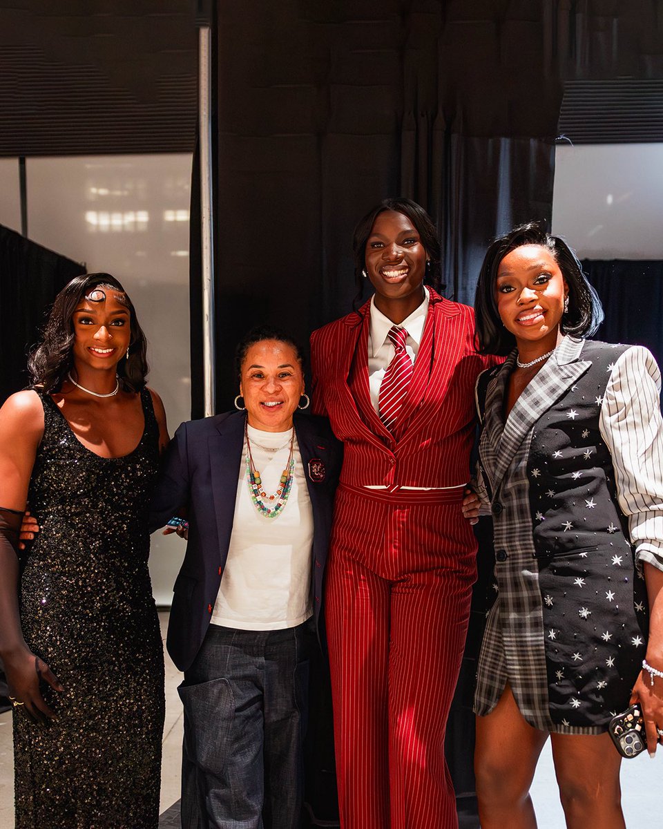 AtlDreamPics's tweet photo. Dawn Staley factory https://t.co/6lhdrdV2cl