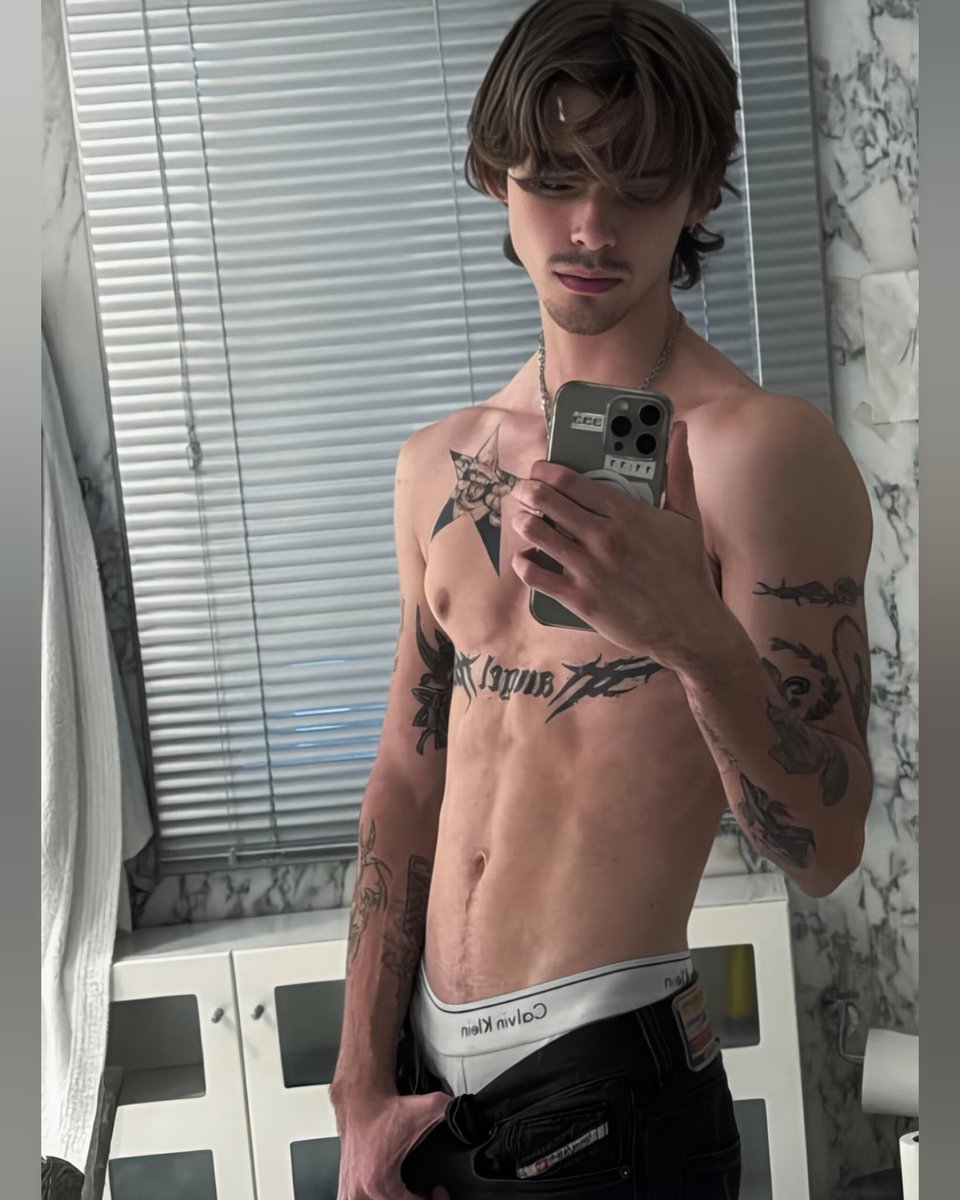 Romega_TV's tweet photo. 🫦 El influencer #FelipeFort en una nueva selfie entrenando. 🥵📸
#lifestyle #personalgrowth https://t.co/7PHxmVEejV