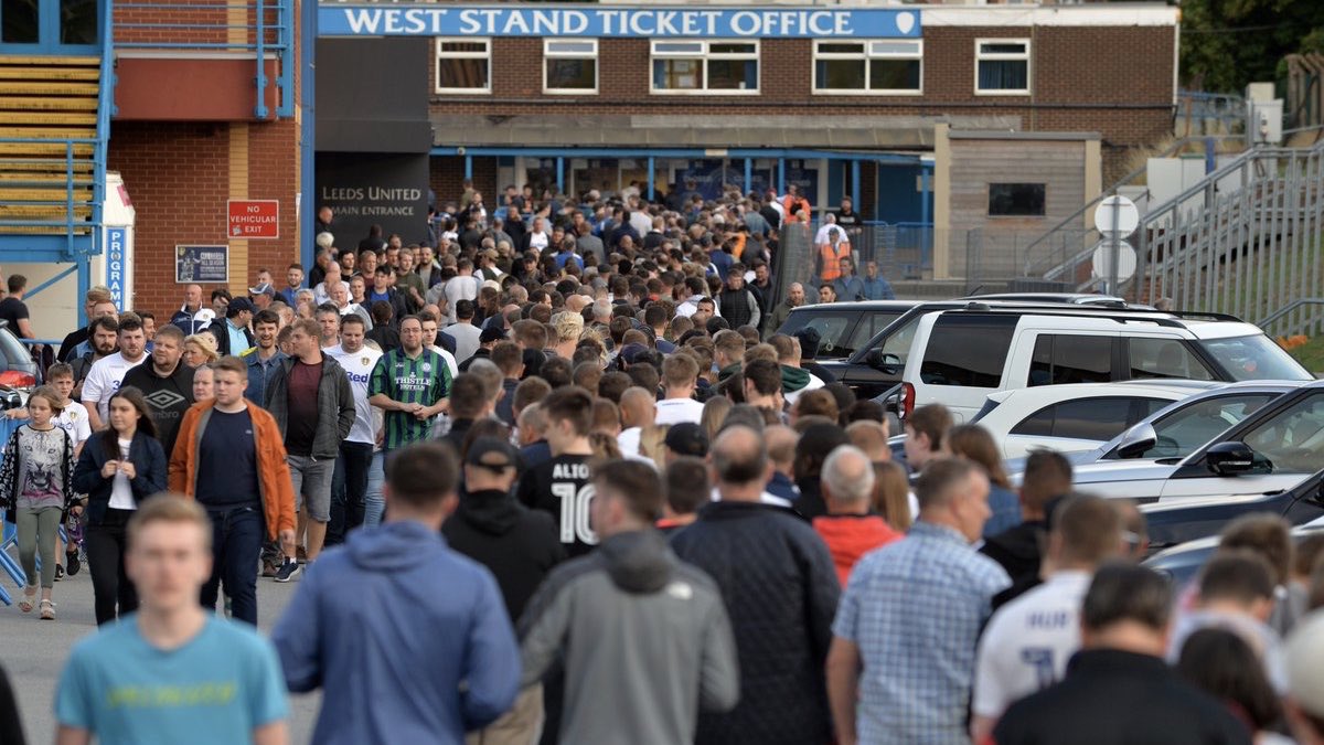 legendsofleeds's tweet image. Wembley semi final tickets sorted easily enough but it was so much more fun in the old days.

Who remembers the all night camp out for the 2006 play off final 🔵🟡

#lufc #leeds #leedsunited #leedsleedsleeds #lufcawaydays