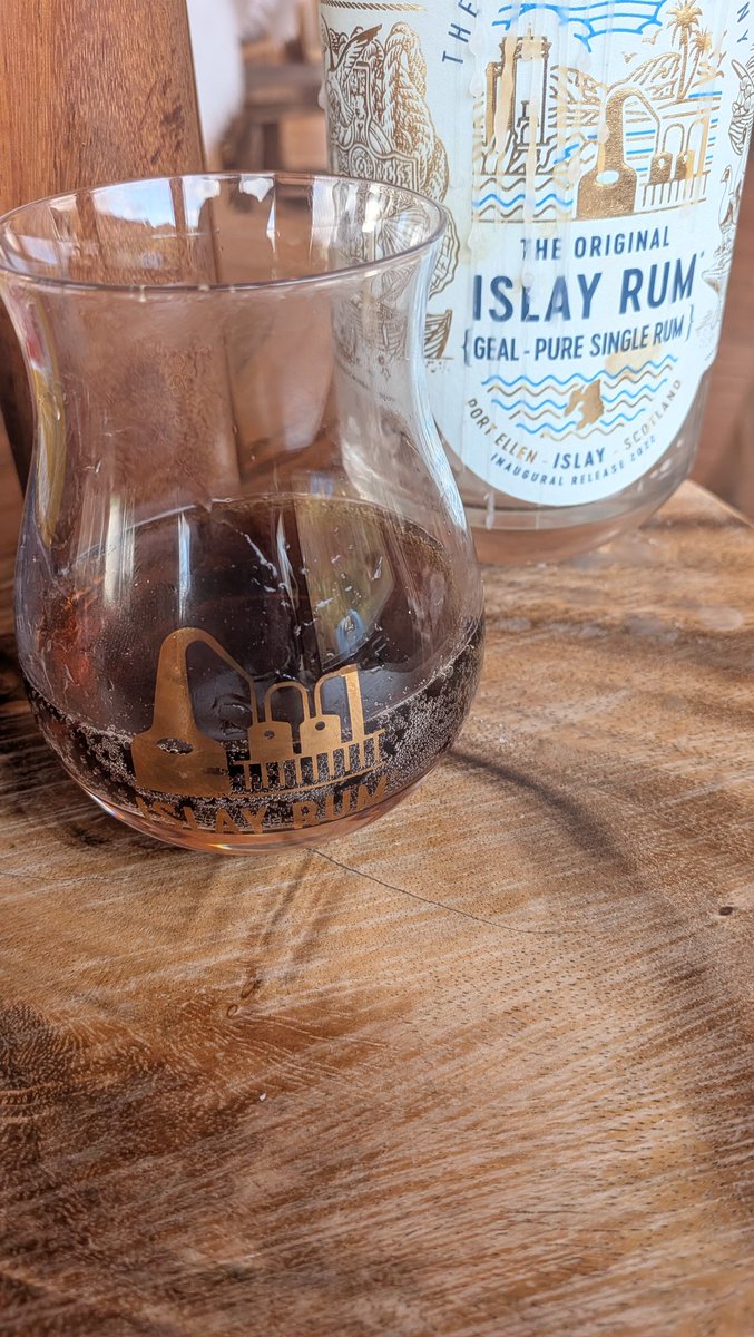 TheLengthsman's tweet image. Never had a peaty rum before 🥃👍
#Delicious @IslayRum