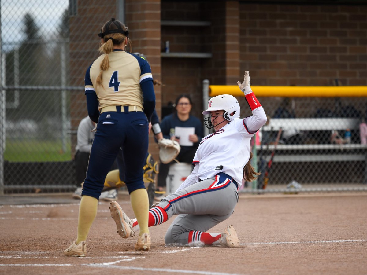 ValleySportsPix's tweet photo. Bulldogs vs Vikings #WEareEHS #ThisIsTheCWAC #CWACSoftball2026  #WIAAWA #SportsPhotography https://t.co/5YYdB6LPGS