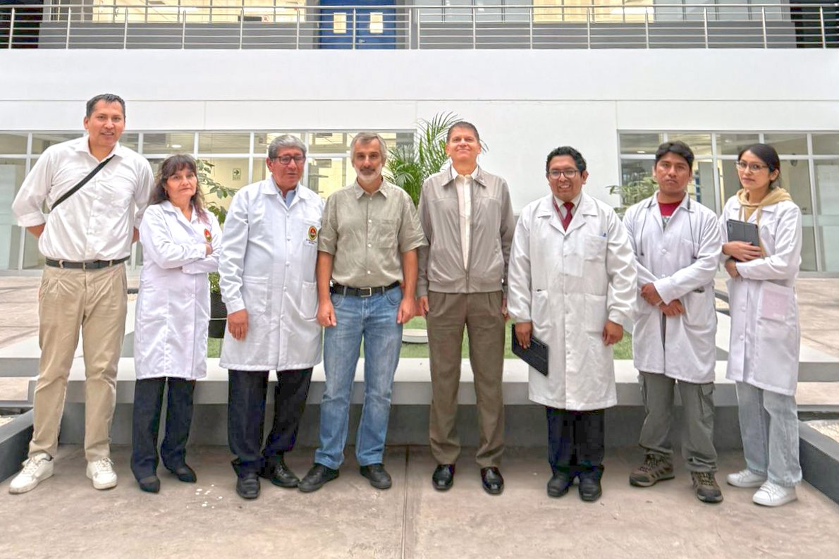 UNSA_Oficial's tweet image. ➡️ Los laboratorios científicos de la #UNSA se convirtieron en el epicentro de la innovación en el campo de los lípidos gracias a la visita del Dr. Iván Jachmanián Alpuy, distinguido ingeniero químico por la Universidad de la República (Uruguay).

👉 acortar.link/1eU3vU