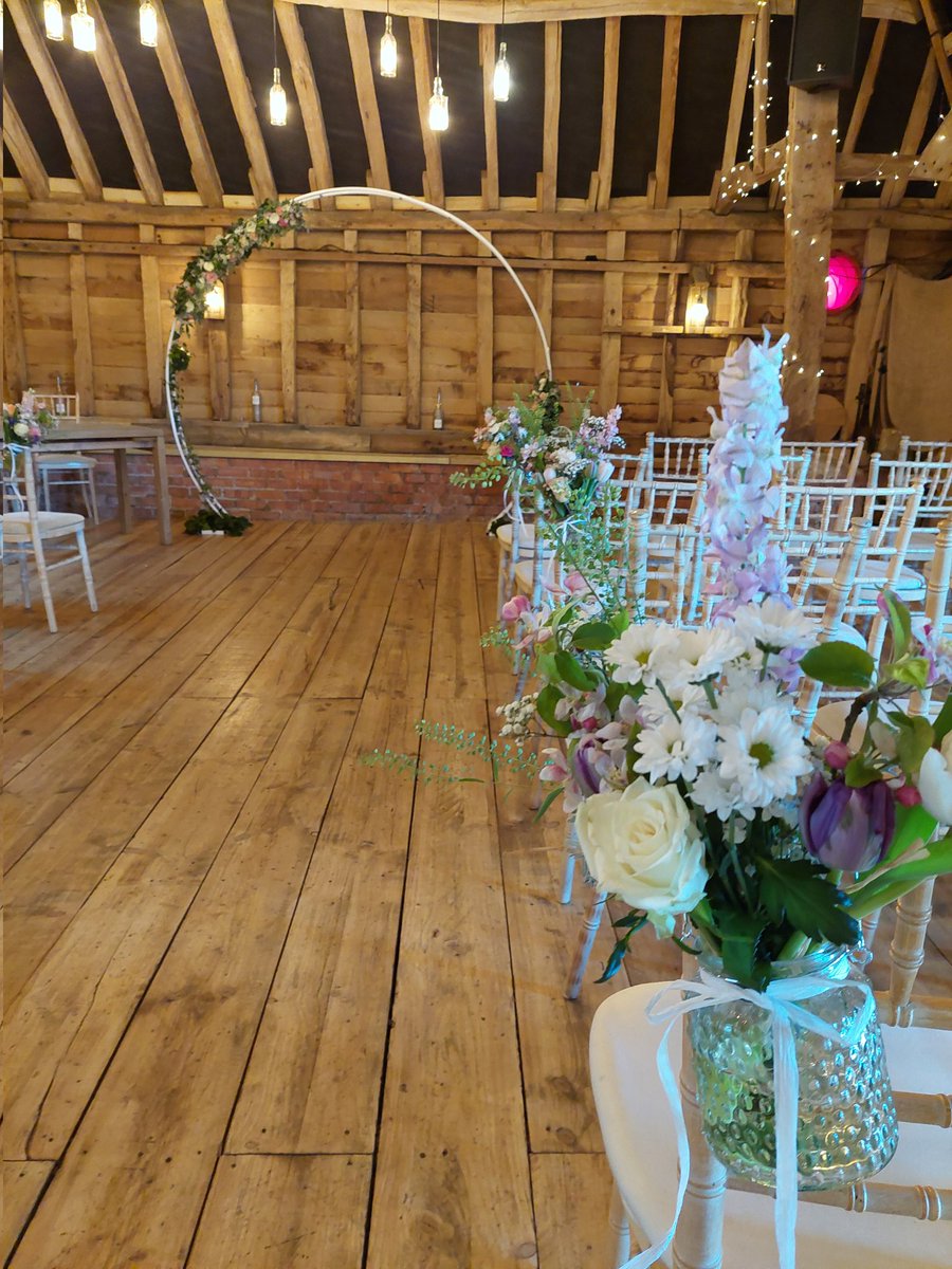 We'll be at <a href="/southlandsbarn/">Southlands Barn</a> wedding fayre next Sunday 26th April 11am-3pm! Whether you're newly engaged or in full swing planning your wedding we'd love to chat with you, why not come along and visit the barn and all their recommended suppliers ✨️
