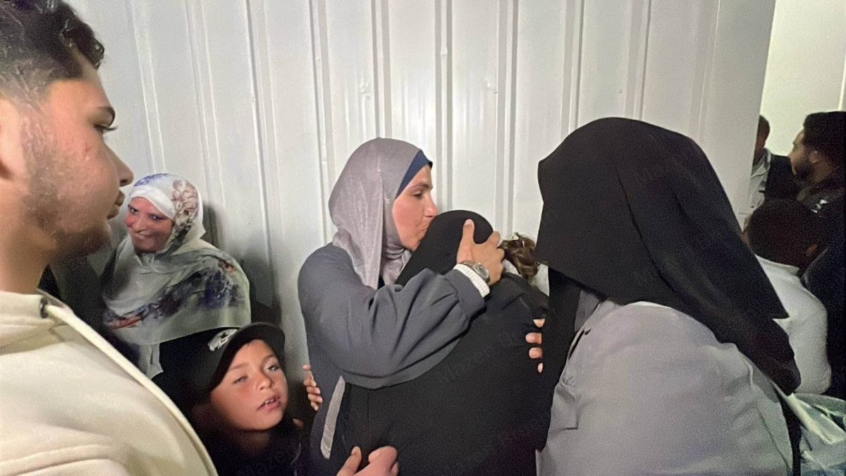 umairfarooqreal's tweet image. رفح کے زمینی سرحدی راستے کے ذریعے غزہ کی پٹی میں واپس آنے والے مسافروں کے ایک نئے قافلے کی آمد۔

#Gaza #RafahCrossing #GazaStrip #BreakingNews #TravelUpdate #BorderCrossing #MiddleEast #GazaNews #Humanitarian #ReturnHome