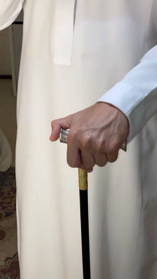 #فضفضه_مشاعر

عصايه اللي نـوخت كـل غـارب
قمت اتوقاها عن الارض لاطيح