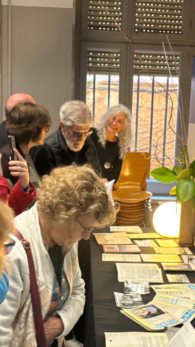 Socis, sòcies de <a href="/RosaSensat/">Associació de Mestres Rosa Sensat</a>, després de selves i deserts, EM TORNO A PRESENTAR.
Equip amb <a href="/dcastill72/">David Castillo</a> i <a href="/p_sobre/">PSobre</a> repeteixo com a presidenta, queden coses per fer i el camí continua.

RESITÈNCIA I PERSEVERANÇA.

El nou mantra que ens acompanyarà aquest mandat.
Ja pots votar! ✊🏼