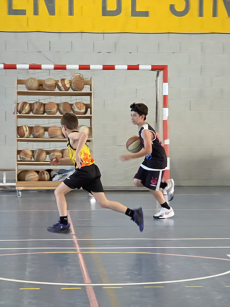 BasquetSineu's tweet photo. Crònica Mini Masculí CB Sineu @fontmallorca 
Victòria contra el Sant Llorenç 
Tot i la victòria, ha estat un partit on els nostres jugadors s'han relaxat durant la major part del partit, fet que haurem de millorar Per això ara toca seguir millorant
 
1, 2, 3, Bàsquet  Sineu ❗❗ https://t.co/MbyDxuKIae