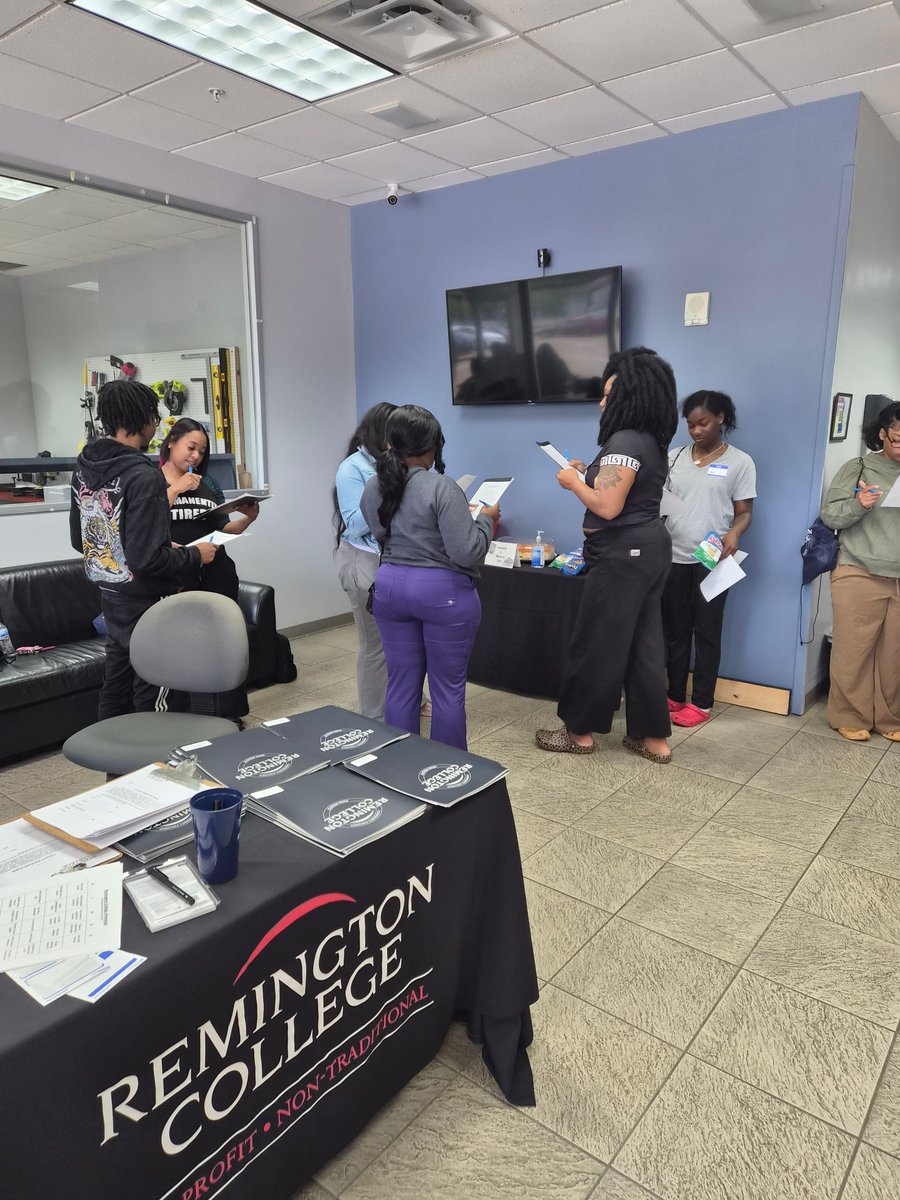 RemingtonEDU's tweet image. Remington College–Shreveport Campus 🎉New students kicked things off with BINGO icebreakers and ID photos! A fun start to an exciting educational journey. Ready to start your journey? #remingtoncollege #Shreveport #newstudents