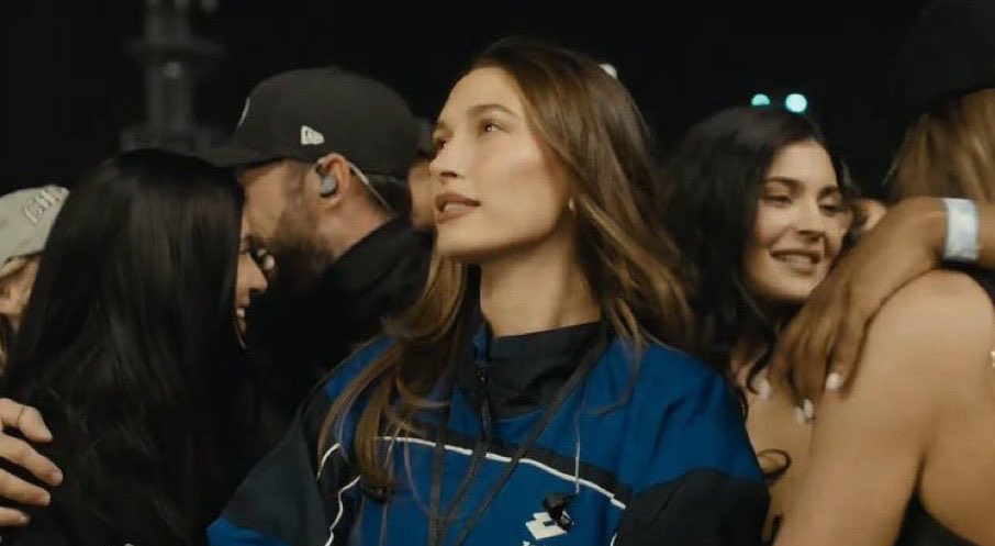 ikuzoeth's tweet photo. when she finds out that you’re $bull holder https://t.co/9zY2jwcLEq