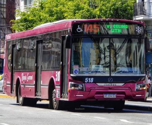 la baja de impuestos a los autos de lujo favoreció tanto al pueblo que ahora puedo viajar todos los días en un mercedes🤩🤩 gracias javier muygay