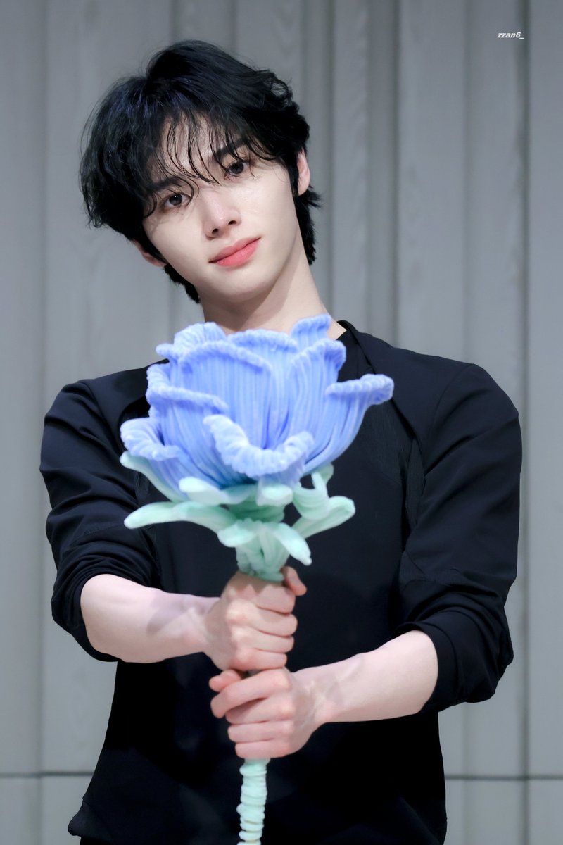 zzan6_'s tweet photo. 250505 어떤 날보다 가장 반짝✨이는 하루가 되길!

#WHIB #휘브
#JINBEOM #진범 https://t.co/1i1Uj9qAMf