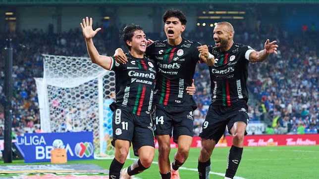 JCZamora07's tweet photo. #GIVEAWAY POTOSINO🚨

🔴⚪ ¡TE REGALAMOS BOLETOS PARA el #ADSL vs #Pumas ! 🎫 
 
1⃣ Sigue a @calientesports y a mí 📲
2⃣ Dale 🔁 y ❤️
3️⃣ Comenta tu pronóstico del debut de Chabrand en casa🔥

🎫 ¡Se regalará UN PASE DOBLE! https://t.co/S6OLERyGUr