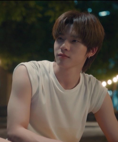 แขนปูดเพราะ:

เล่นกล้าม ไม่ ❌
โดนหยิก ใช่ ✅