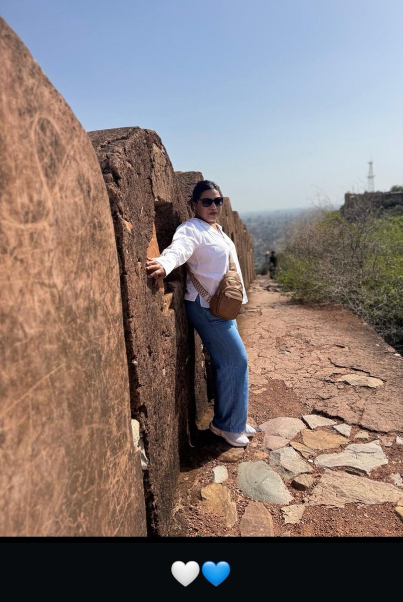 ebrahimpipermi1's tweet photo. Enjoying the amazing time in jaipur exploring forts 🥰🥰❤️❤️🤗💋
#wednesday 
#outfit 
#poser 
#beautifulgirl 
#desigirl 
#jaipur 
#pinkcity 
#travelgoals 
#enjoy 
#fashionista 
#punzfam 
#loveyouall https://t.co/7lMfCgtHVP