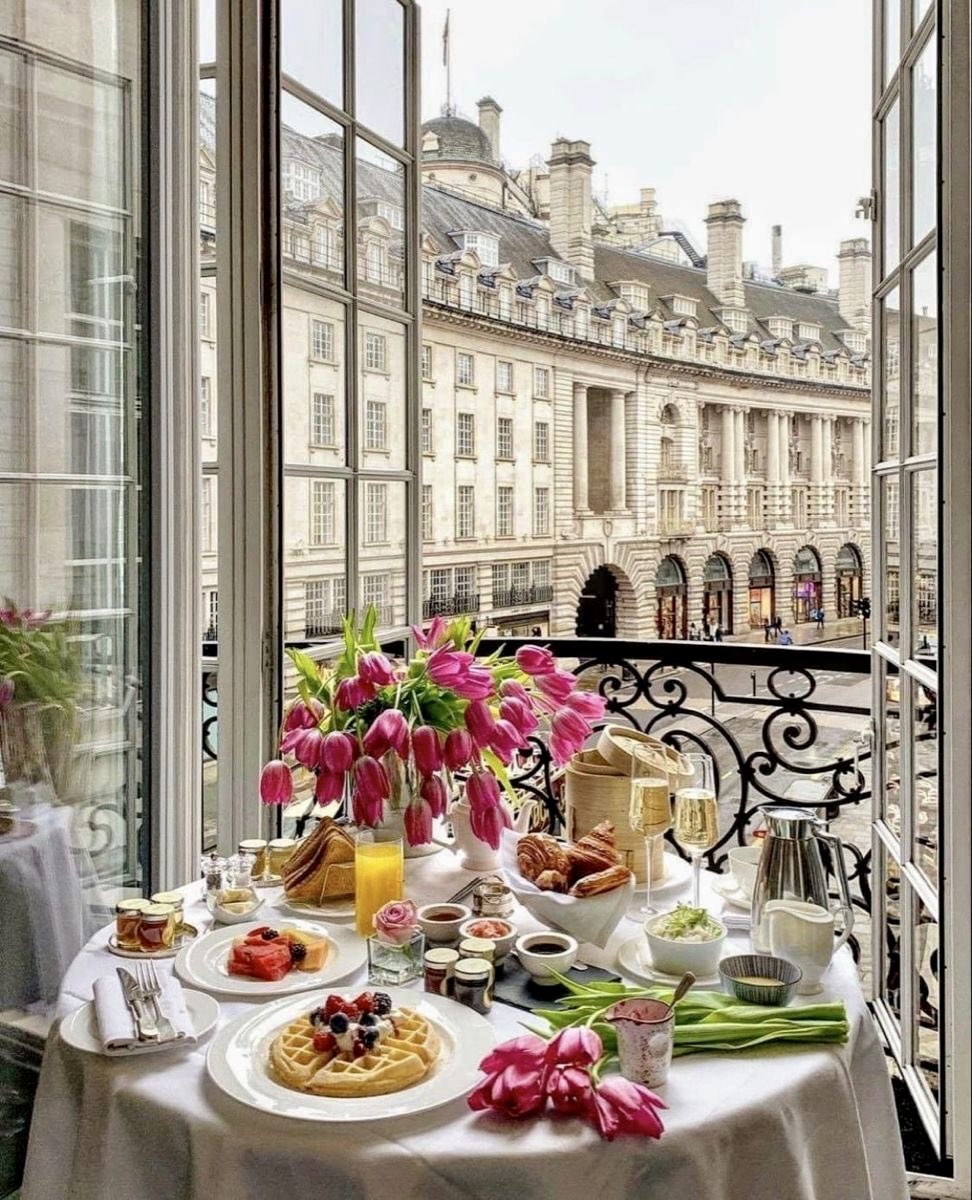 CAROLYN HAYNES—“BEWITCHED” First Class #LATimes tweet media