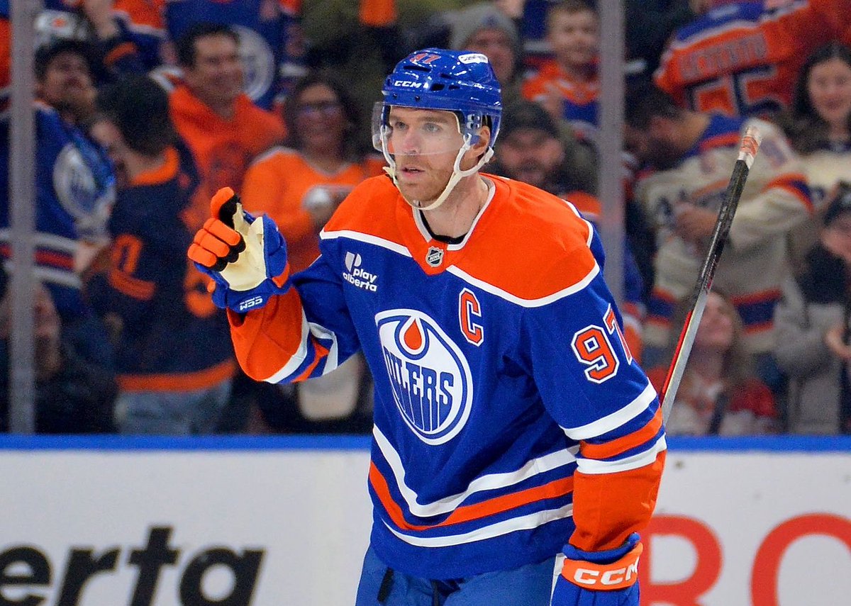 PuckEmpire tweet media