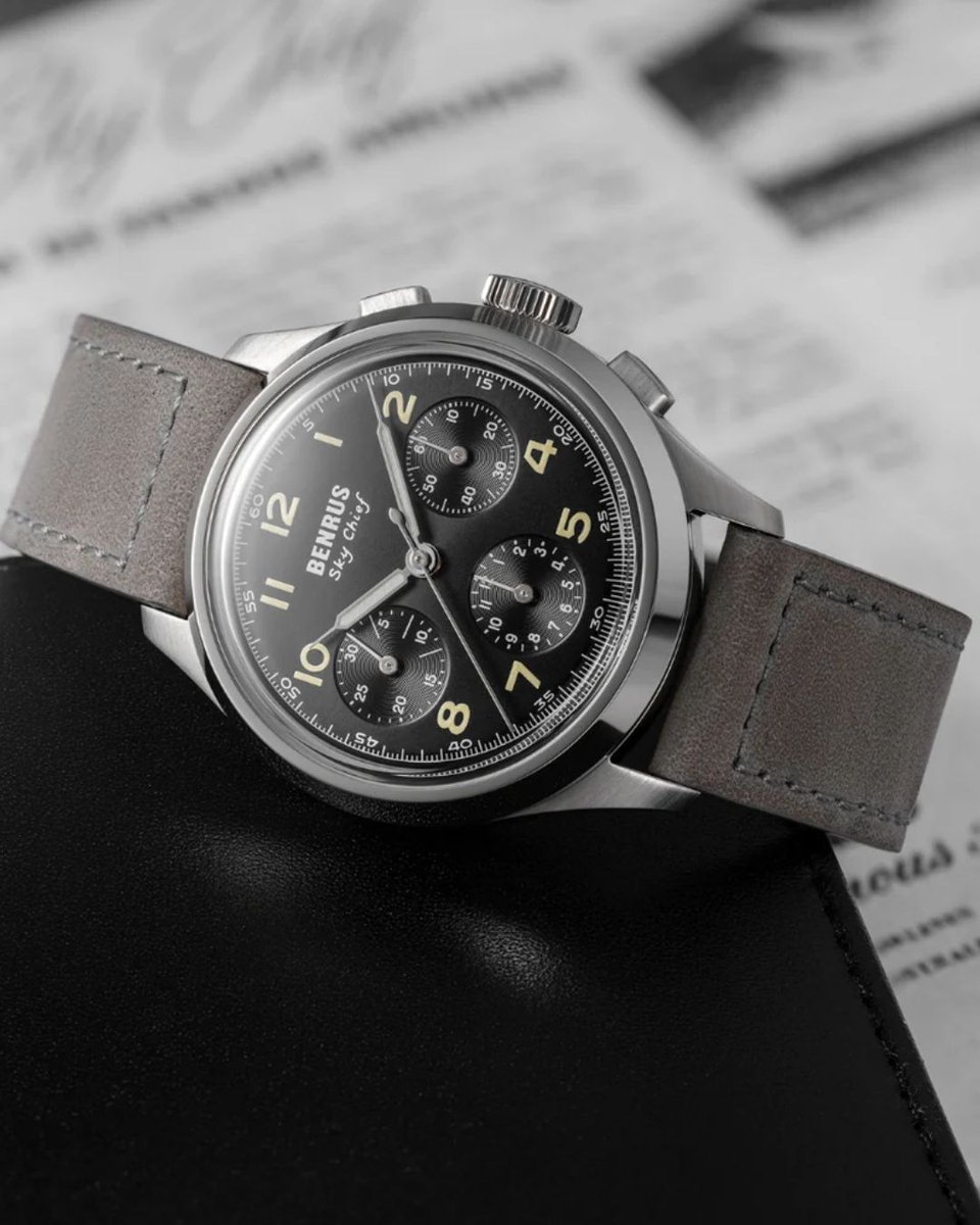 abtsaat's tweet image. Benrus Sky Chief Kronograf Erkek Kol Saati Ön Satışa Açıldı🥳🎉

Yeni nesil için yeniden piyasaya sürülen Sky-Chief, havacılık köklerine sadık kalırken modern performansı da entegre ediyor👌🏻

#abt #abtsaat #benrus