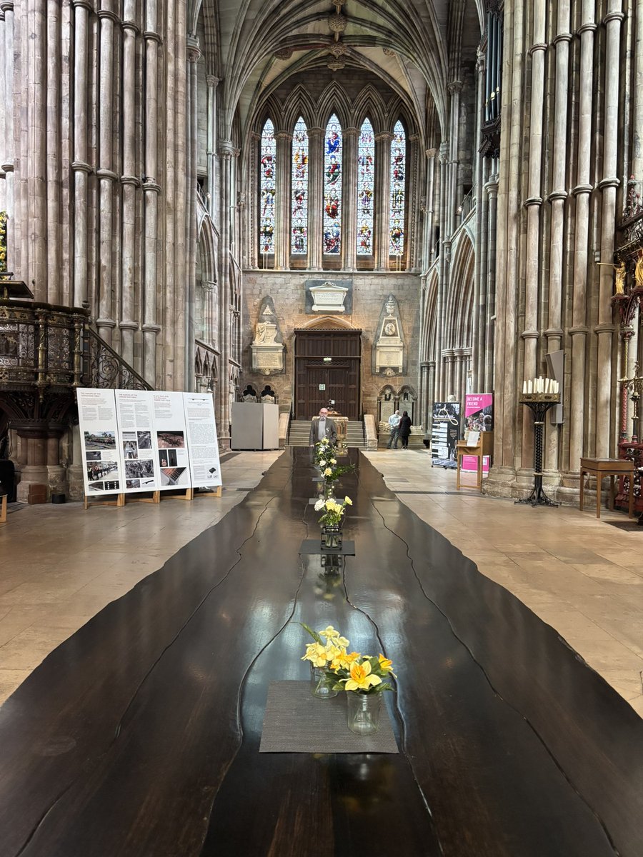 Shaun_LDNurse's tweet image. What a whopper (and a beauty)! The Fenland Black Oak Table at #Lichfield Cathedral today.