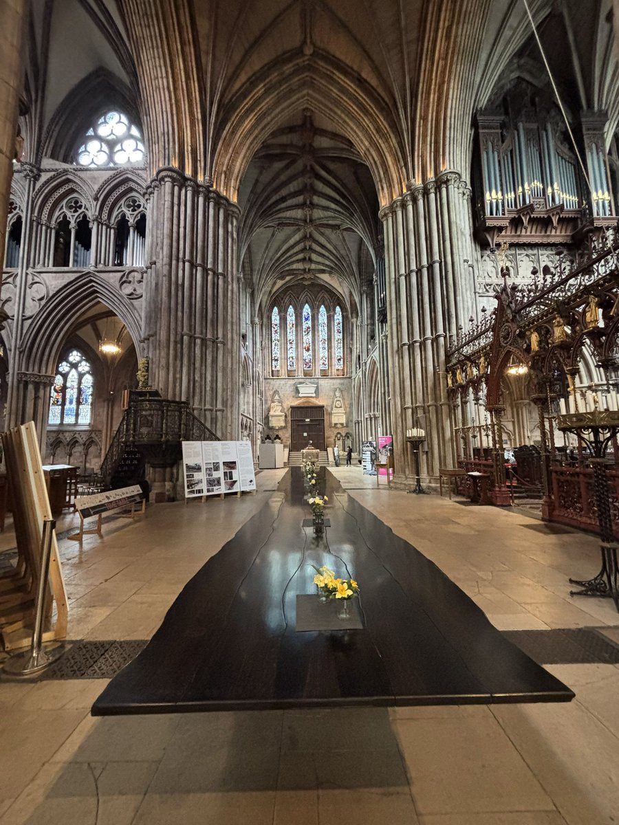 Shaun_LDNurse's tweet image. What a whopper (and a beauty)! The Fenland Black Oak Table at #Lichfield Cathedral today.