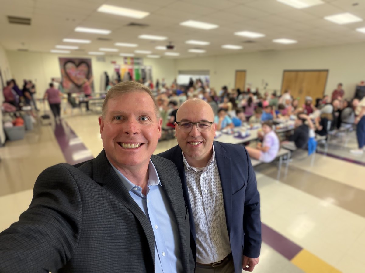 SpikeAndersonMS's tweet photo. It is my honor to serve as the president of the Valley Center School Board.  Last week, I had the opportunity to enjoy lunch with several students and Valley Center superintendent of schools Greg Lehr at the intermediate school. https://t.co/3fQnWk2AYg