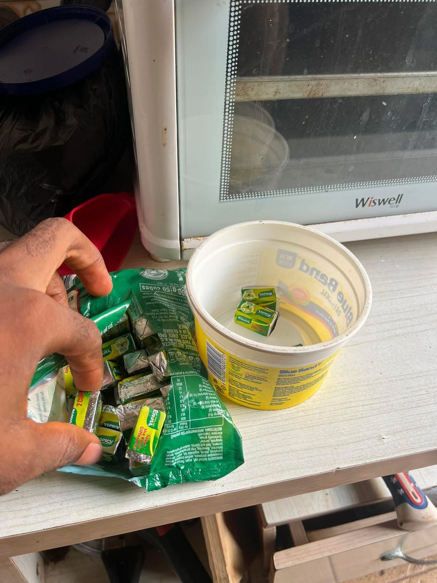 I don’t like the concept of buying one one…

Buy in bulk! It doesn’t just save you money, it makes you feel like a rich man😂

Which one be say everyday you go dey comot to go buy maggi make the whole street know say you wan cook🙄…stop it.