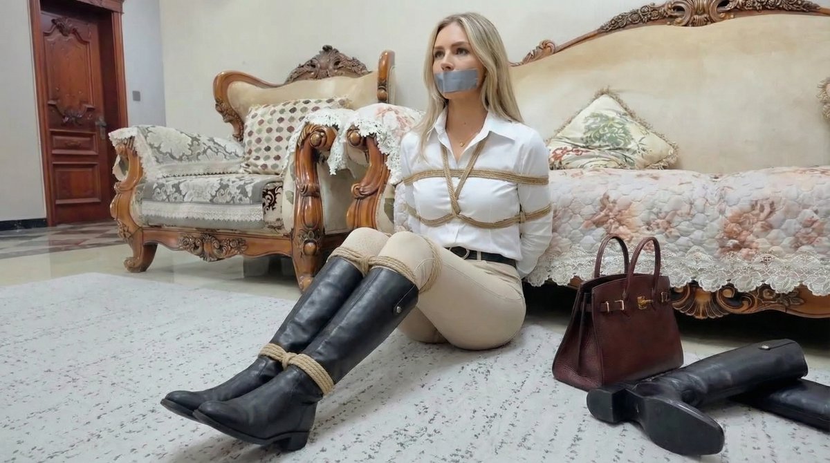 James Bound 007 tweet media