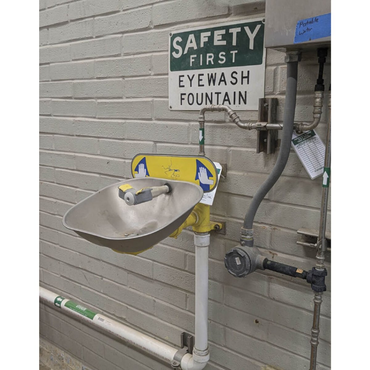 WMHSmag's tweet photo. When a worker is #exposed to a harmful substance, calling 911 and waiting is not enough. More immediate action is required to help prevent serious and long-lasting #healtheffects. 
Get answers to FAQs about vital #safetyequipment, here: https://t.co/cFfMefnCez

via @isea_safety https://t.co/FKQQ9nZDHf