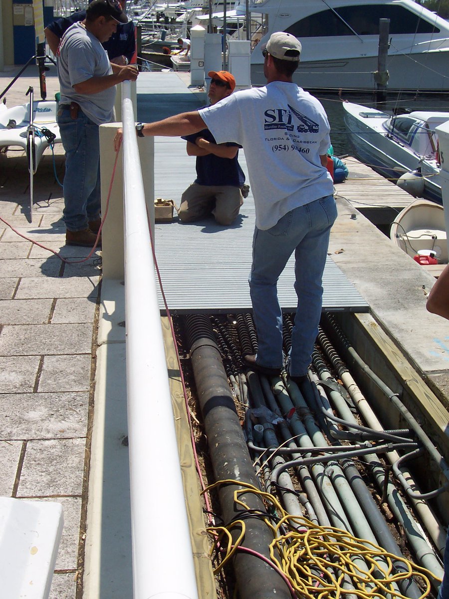strongwellmc's tweet image. This week's featured product highlights #madeinusa #fiberglass #grating. #DURAGRID was used to replace rotting wooden planks at a marina in Miami, FL. FRP was chosen because the spans &amp;amp;  stiffness could easily accommodate pedestrian &amp;amp; golf cart traffic.  strongwell.com/case-study-str…