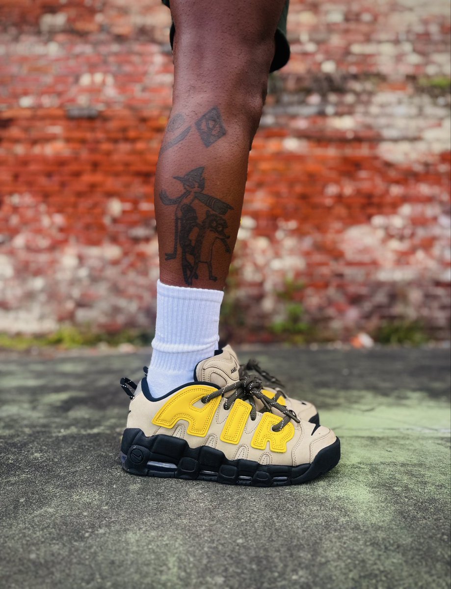 jerktherobot's tweet image. Great Shoe.
Great Colorway. 
And a tShirt about Nothing. 

#kotd
Ambush x Air More Uptempo Low
‘Limestone’ 
#wearyourkicks