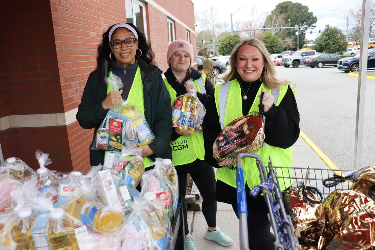SalvationArmyUS's tweet image. This spring, support from the Fondation @cmacgm helped The Salvation Army serve communities nationwide, providing meals, food boxes, and moments of joy to neighbors in need. 

Support local food assistance at give.salvationarmyusa.org 

#fooddrive #foodassistance #communitysupport
