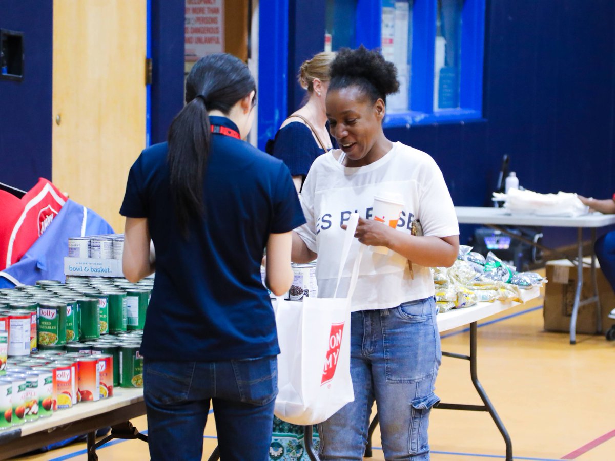 SalvationArmyUS's tweet image. This spring, support from the Fondation @cmacgm helped The Salvation Army serve communities nationwide, providing meals, food boxes, and moments of joy to neighbors in need. 

Support local food assistance at give.salvationarmyusa.org 

#fooddrive #foodassistance #communitysupport