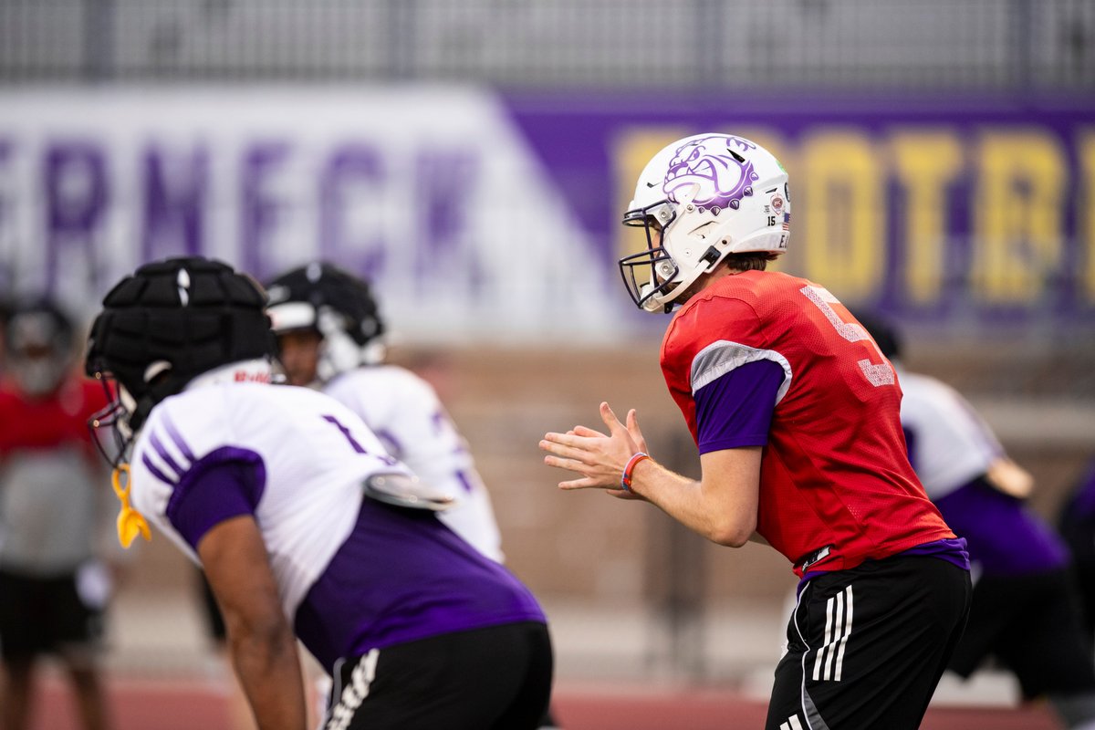 WIUFootball's tweet image. Pumped up for the 10th spring practice!! 💪🏈

#GoNecks | #OneGoal | #ECI
