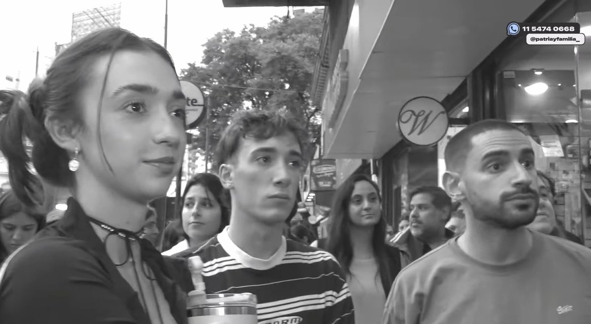 ChismesConUri tweet media