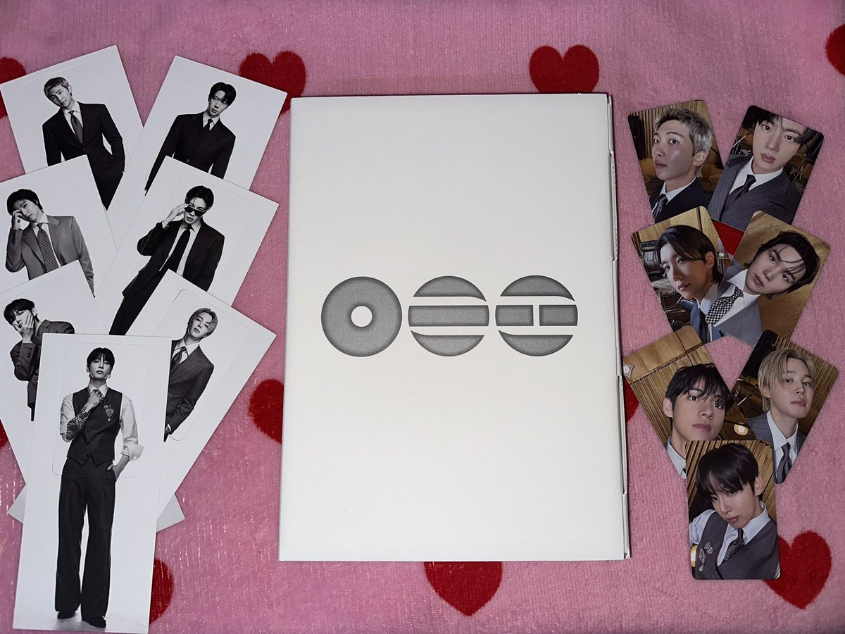 BaranyiFanni97's tweet image. 💜 ARMY FOREVER 💜I LOVE THIS ALBUM 💜 #BTS #Arirang #LivingLegend #Version #Album