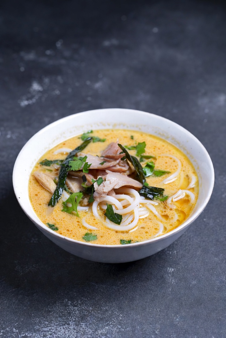 qwikad_com's tweet image. Curating the planet's most crave-worthy eats.

Laksa from Malaysia/Singapore is a spicy coconut noodle soup with seafood or chicken.

Soup bowl goals? Simmer this Southeast Asian laksa!

#Malaysia #Laksa #SpicyCoconutSoup