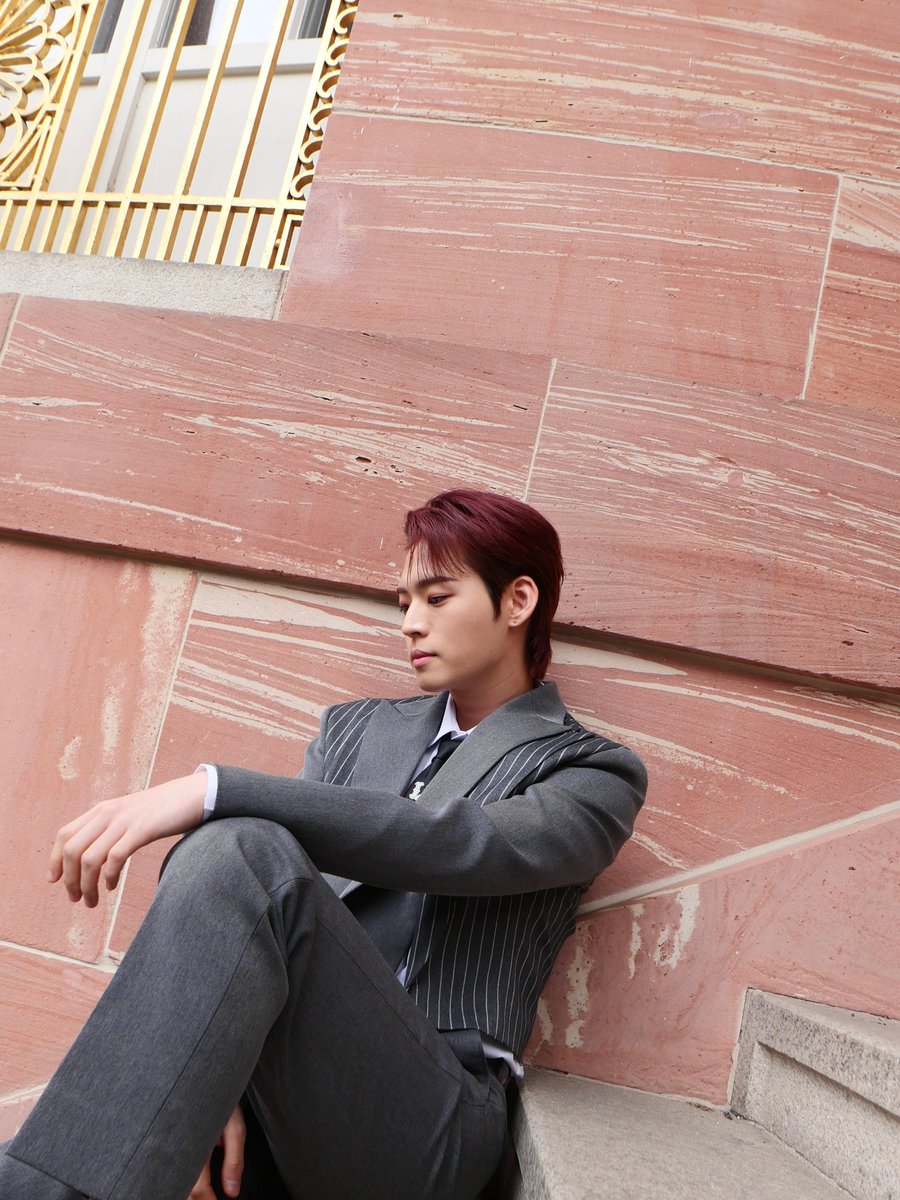 written by vince gilligan tweet media