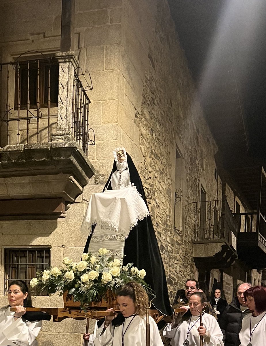 SSPSanabria's tweet photo. @PueblaVilla ¡Recogimiento con la #Soledad y #SanJuanico en la noche de la @PueblaVilla! https://t.co/ZeKHEq0RoV