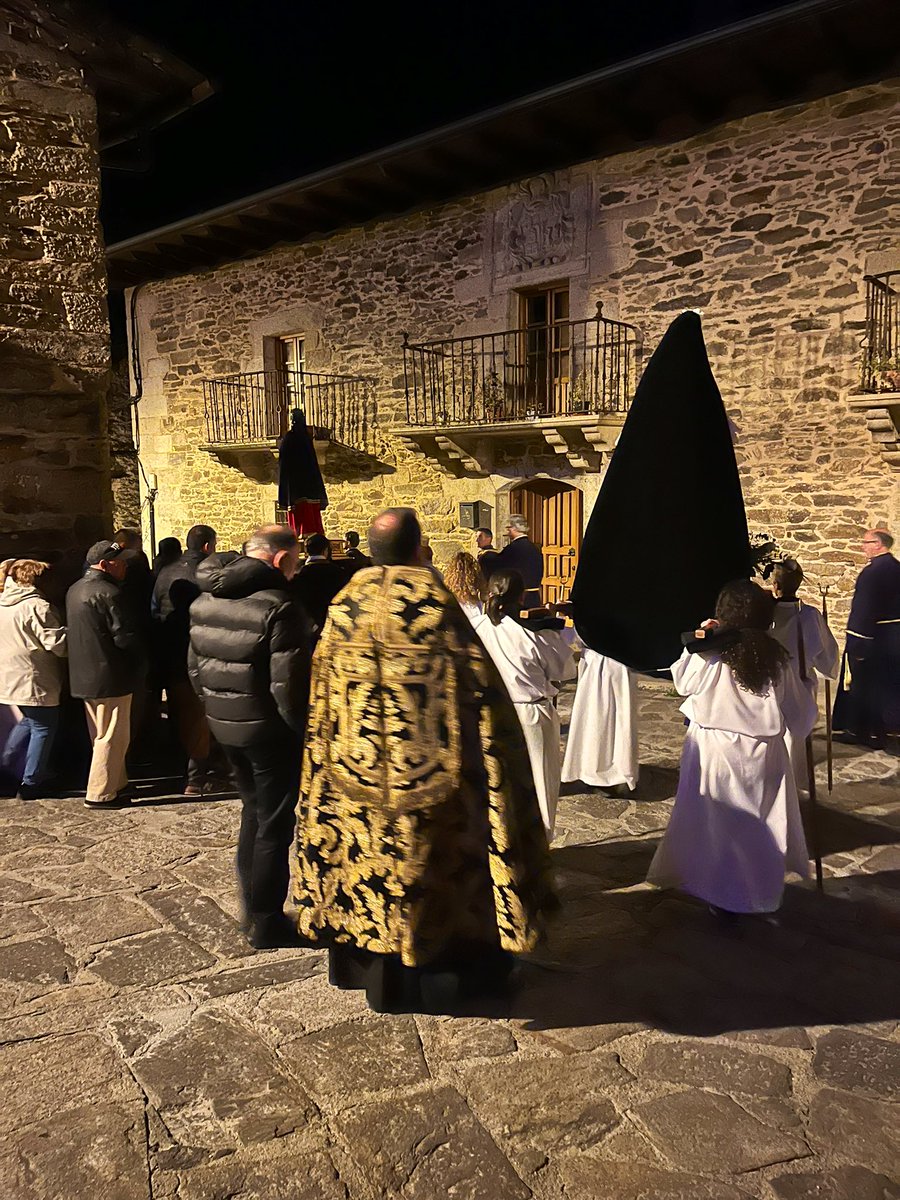 SSPSanabria's tweet photo. @PueblaVilla ¡Recogimiento con la #Soledad y #SanJuanico en la noche de la @PueblaVilla! https://t.co/ZeKHEq0RoV