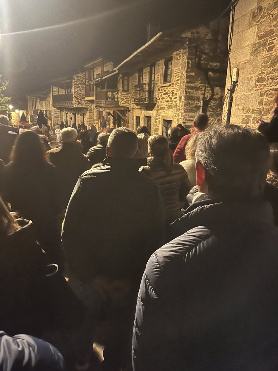 SSPSanabria's tweet photo. @PueblaVilla ¡Recogimiento con la #Soledad y #SanJuanico en la noche de la @PueblaVilla! https://t.co/ZeKHEq0RoV